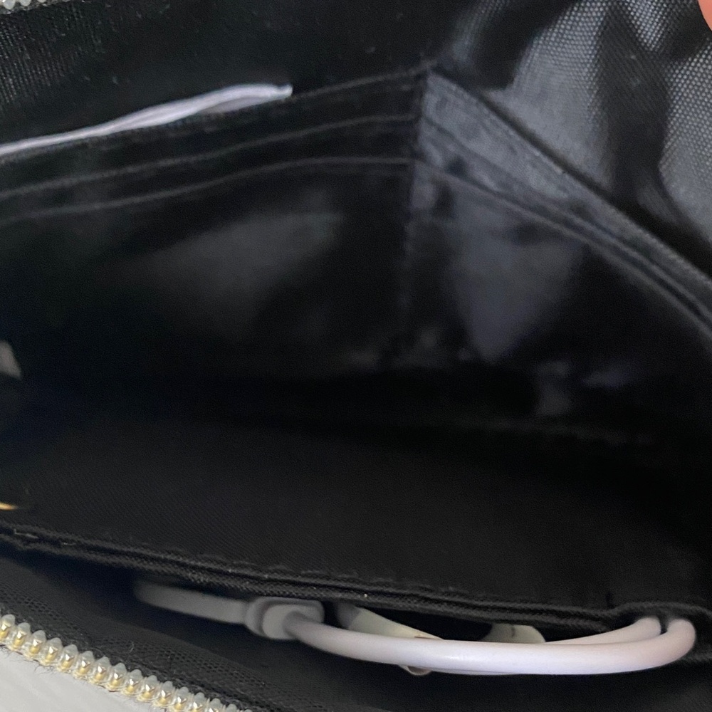 Liz Claiborne Black Glitter Shimmer Large Wristlet Like New with Phone Charger - Picture 15 of 17